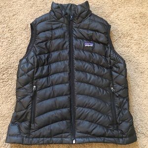 Women’s Patagonia Black Down Vest Medium